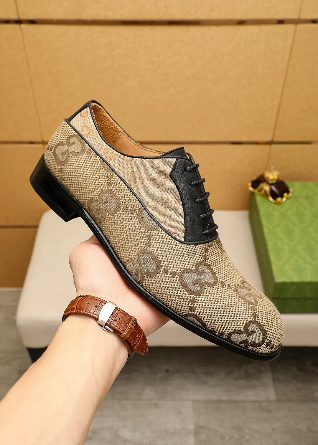 Men's shoes 💰460 💐 Product trademark: GUCCI "Gucci" business leather shoes Regular size: 38-44 (45.46.47🉑️customized) Product materials: Selected imported first-layer fabric upper, imported cowhide leather lining. Strong three-dimensional visual effect, combined outsole Color: 2⃣️colors available